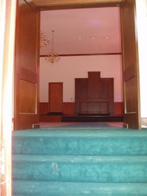 Coming in the Front Door - this will not be the main entrance because of the pulpit being at the top of the steps.jpg - 52040 Bytes